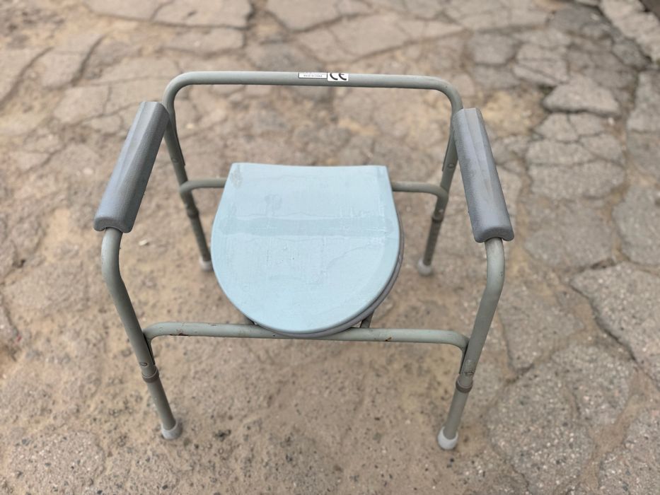 Кресло туалет для инвалидов и пожилых людей