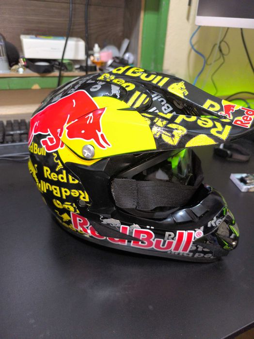 Каска за мотор +Очила Ново