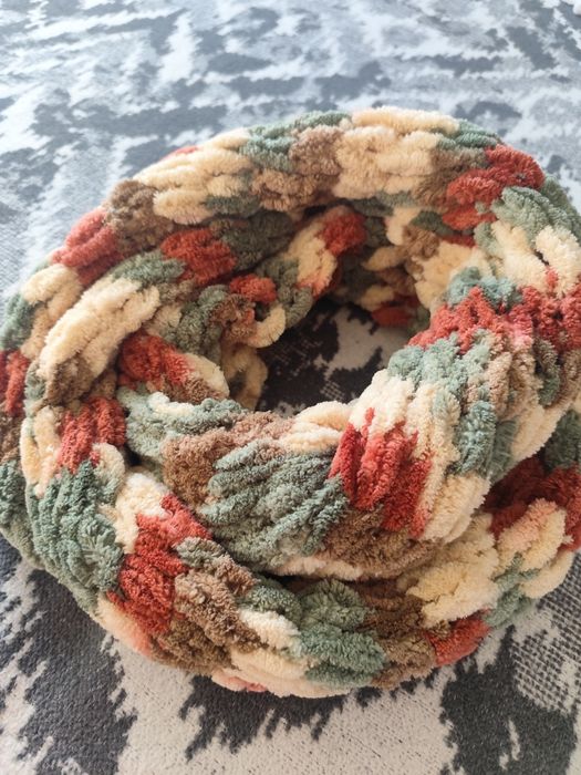 Многоцветен шал тип яка