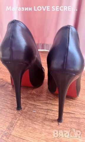 Черни обувки червена подметка ток