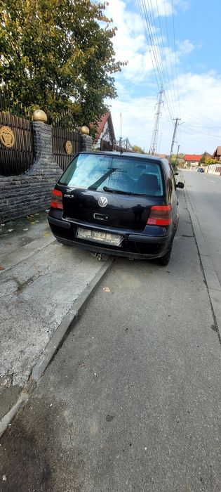 Vând Golf 4 1.4 16v intreg pentru dezmembrat !!