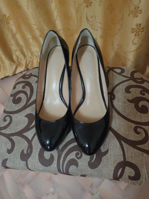 Женская обувь . Лакированные.