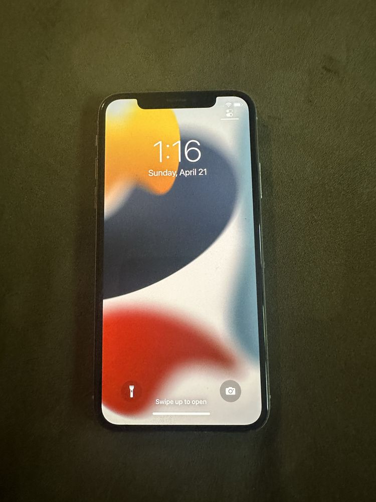 Iphone x 64gb 2 броя бял и черен