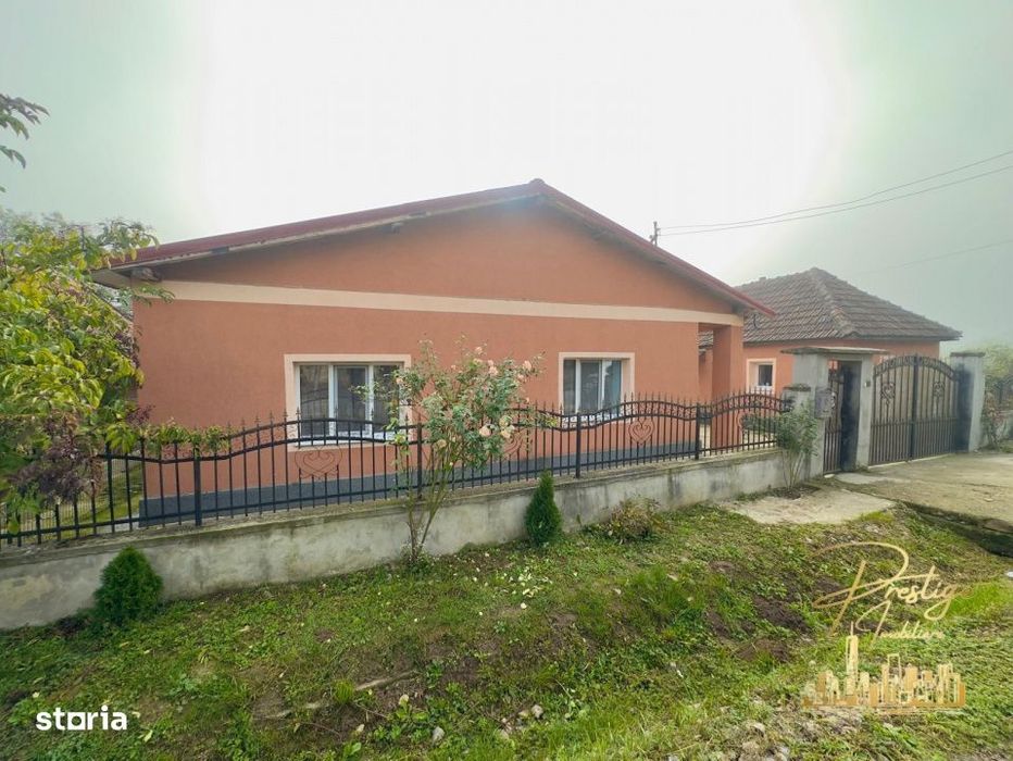 Casa cu anexe si teren de 1000 mp de vanzare in comuna Spinus–Bihor