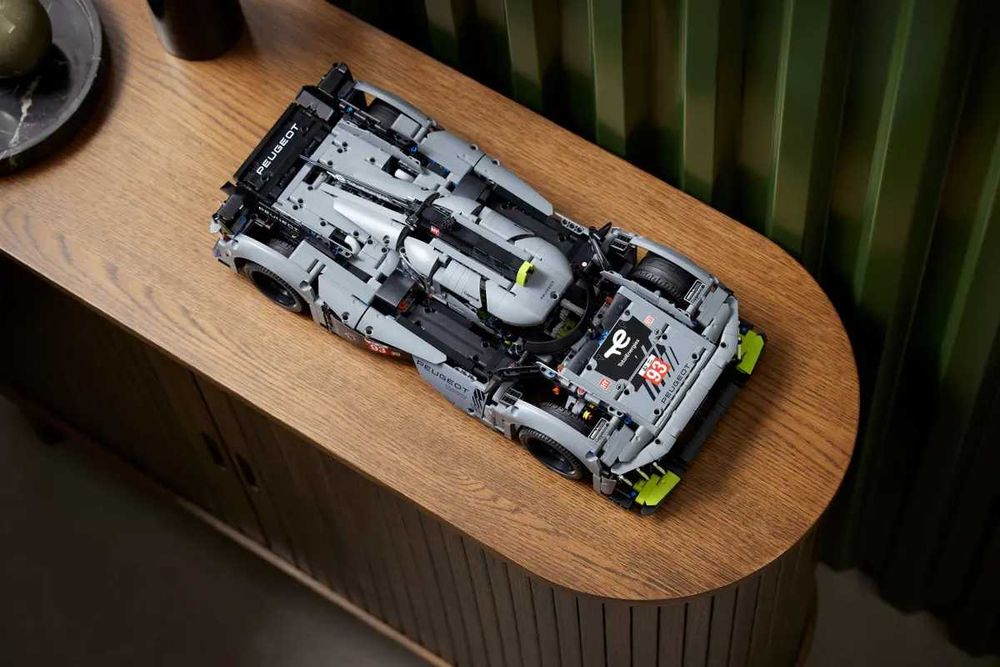 Лего Lego PEUGEOT 24H Le Mans Hybrid Hypercar