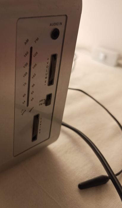 Radio SoundMaster FM + AM cu Ceas digital, Alarmă și Audio In