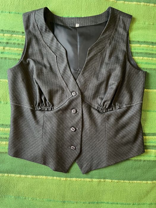 Costum dama 4 piese marimea 44 sacou/vesta/pantaloni/fusta