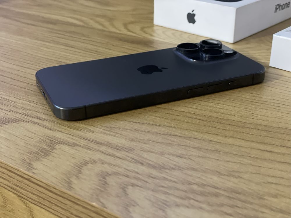Бартер iPhone 15 pro 256 gb E-sim USA 94% black titanium
