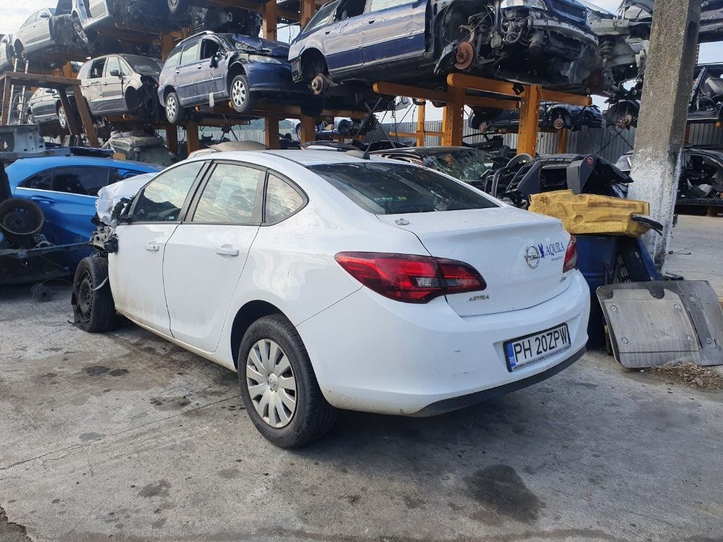 Dezmembrez Opel Astra J motor 1.6cdti, 81kw 110cp B16DTL  dezmembrari turbina injector cutie de viteze manuala 6+1 trepte