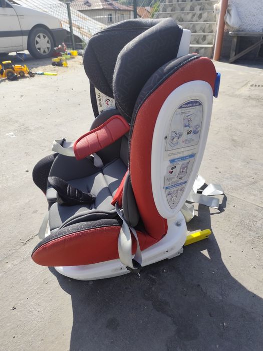 Децко столче за кола