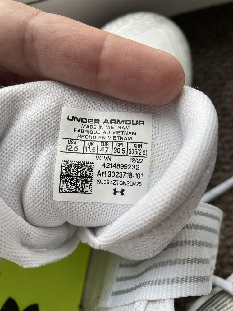 Under Armour бутонки (47 размер) почти нови.