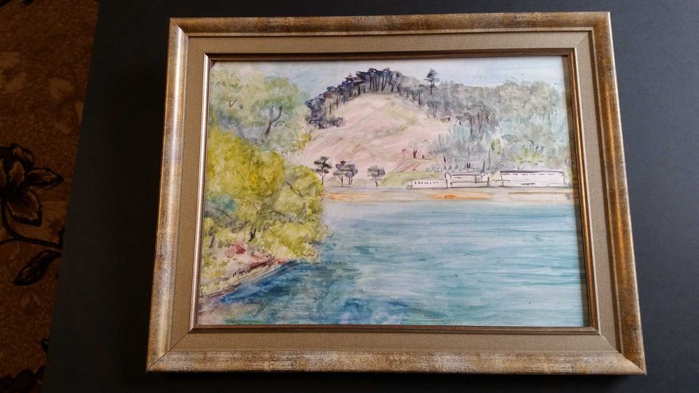 Прекрасен пейзаж, рисуван на ръка. В много хубава рамка.