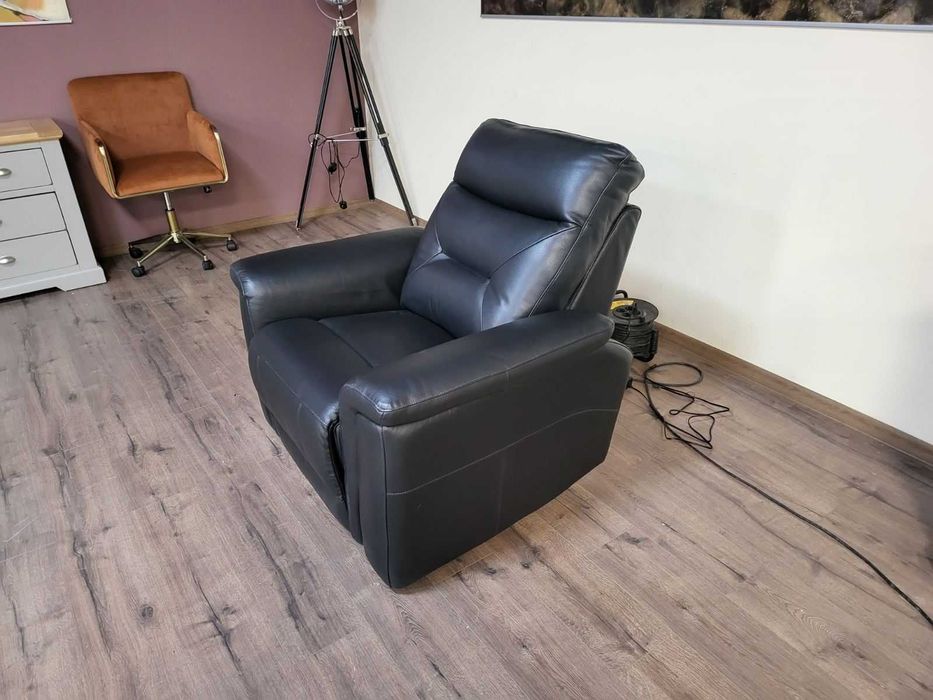 Черен кожен фотьойл с ръчен релакс механизъм La-z-boy