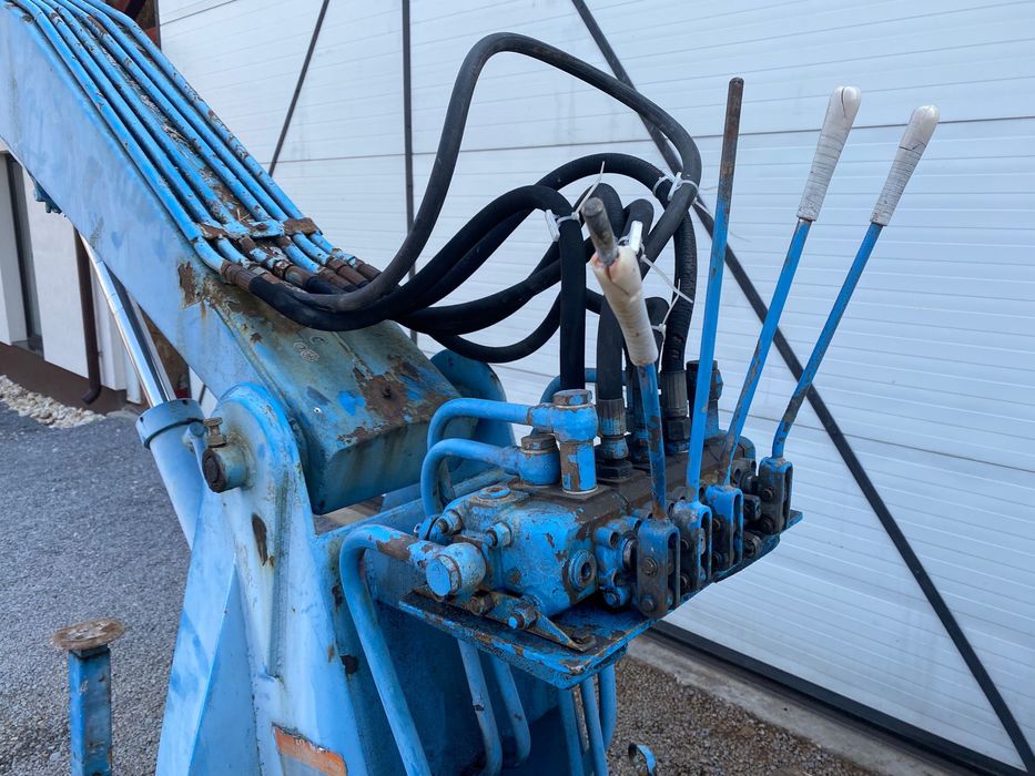 Masina incarcat gunoi lemn etc