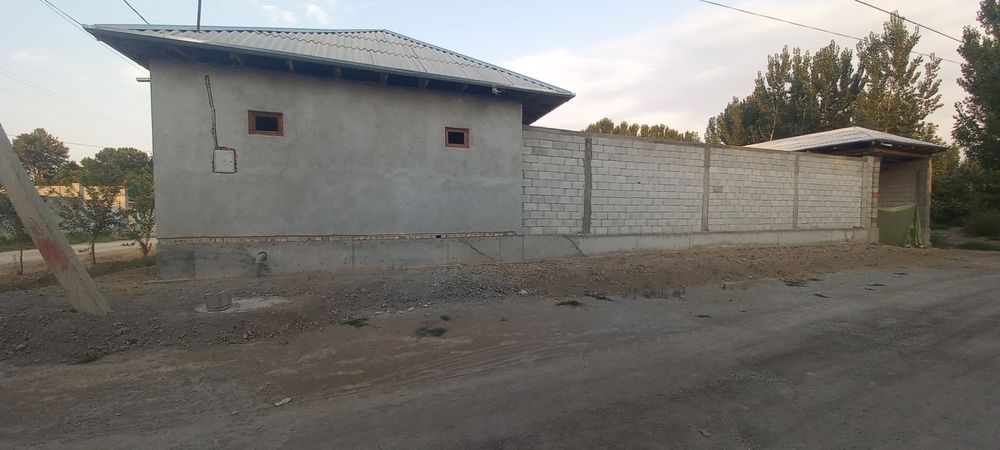 Hovli uy yashashka tayyor