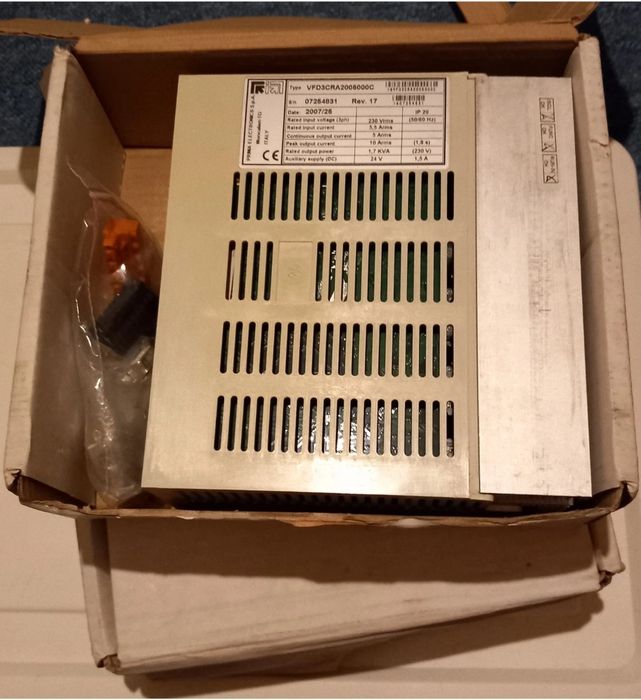 2 x Servodrive (controler) Prima Electronics VFD400 VFD3CRA2005000C