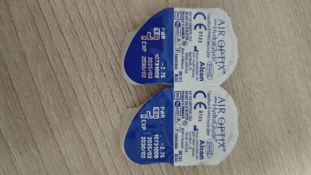 Продам контактные линзы ALCON Air Optix -2.75