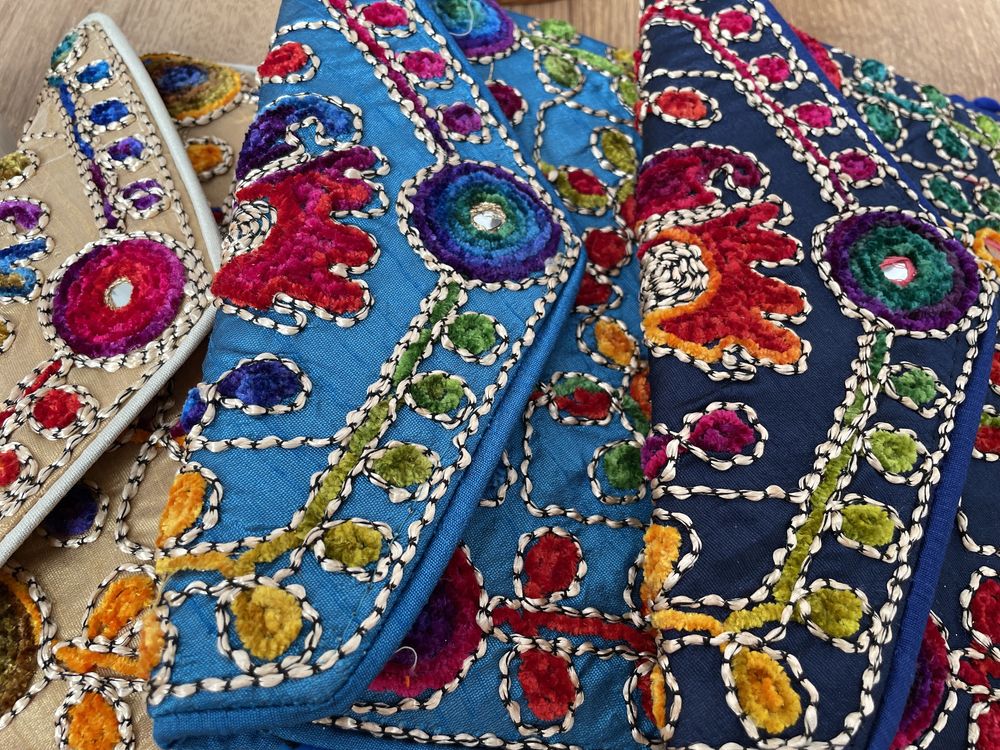 Geanta plic hand made India brodata aplicatii ocazie casual colorata