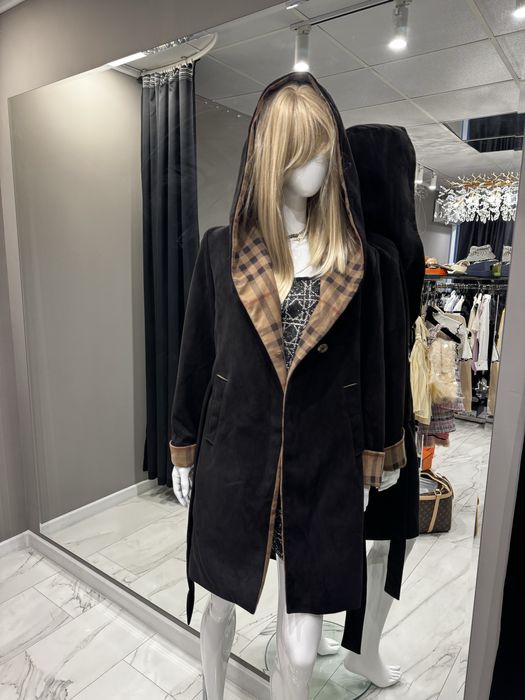 Палто Burberry.