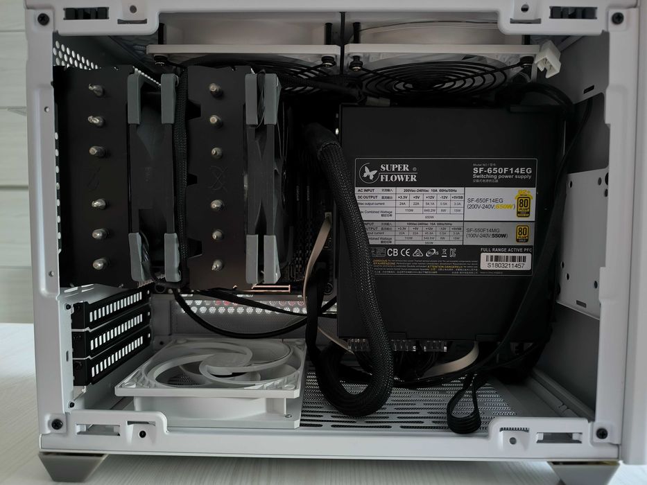 Pc/Calculator - Sistem mITX, Monitor Dell, Tastatura Mecanica, Mouse