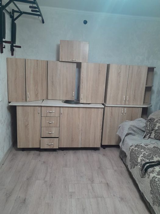 Продам кухонный гарнитур УГЛОВОЙ