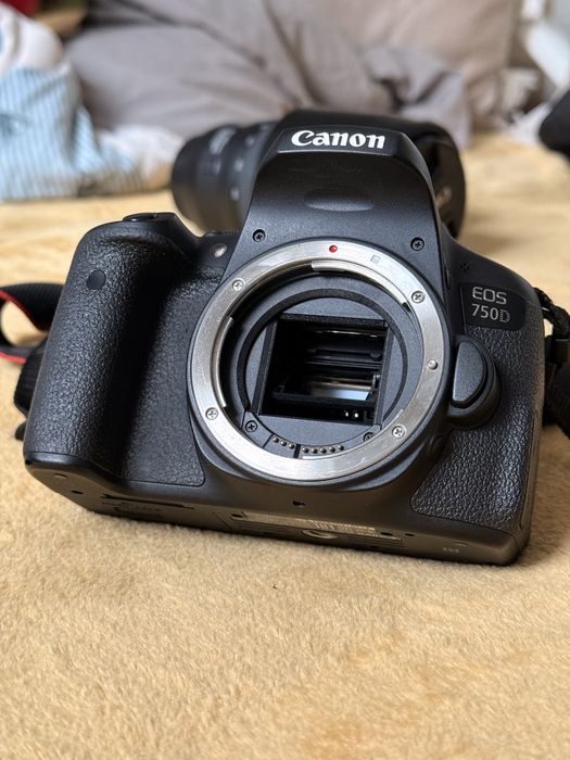 Vand Canon EOS 750D +3 oboective + accesorii