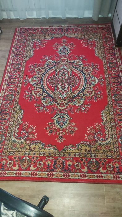 Продам палас красного цвета