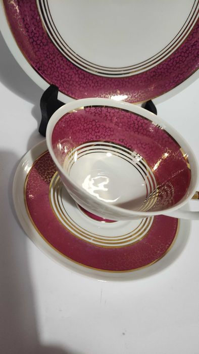 Един прекрасен троен сет за чай/дълго кафе от фин порцелан