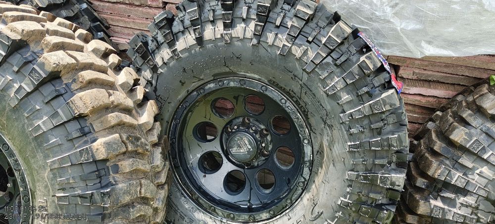 Гуми с джанти 37х16