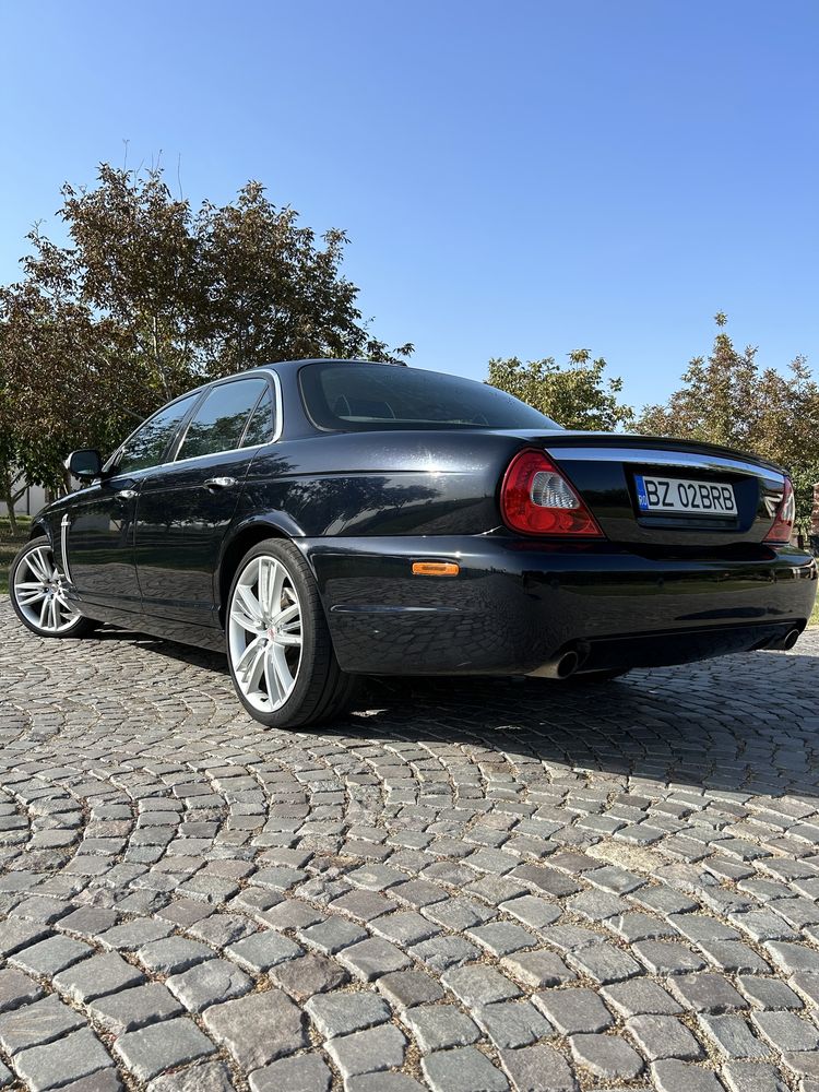 Jaguar XJ Portfolio