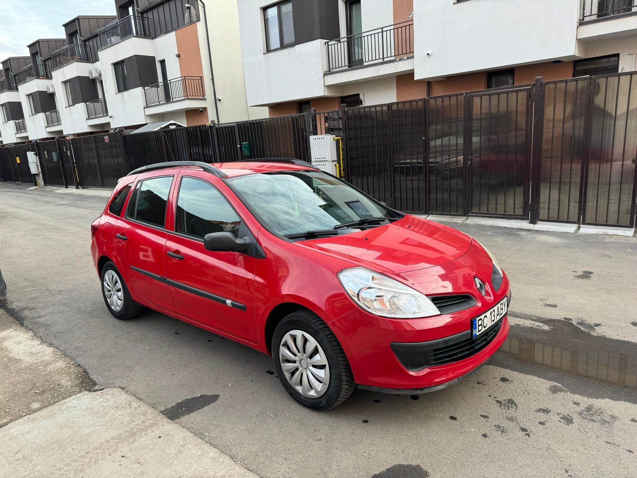 Renault Clio Break 2008 - Roșu - 93.500 km - bine intretinut