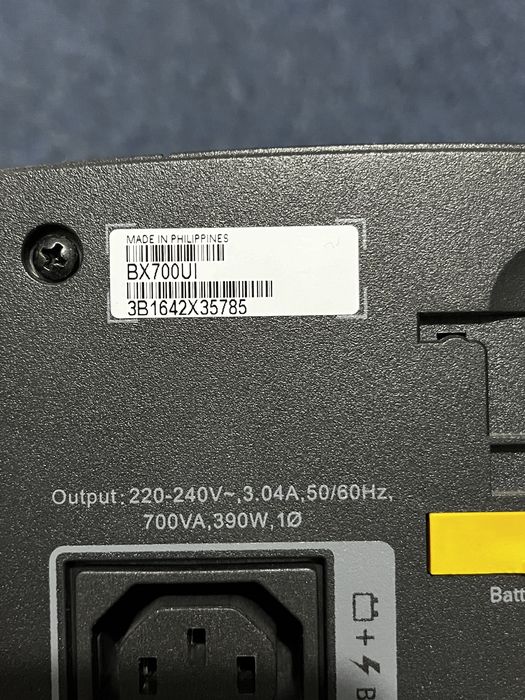 Vand UPS APC Bx700ui