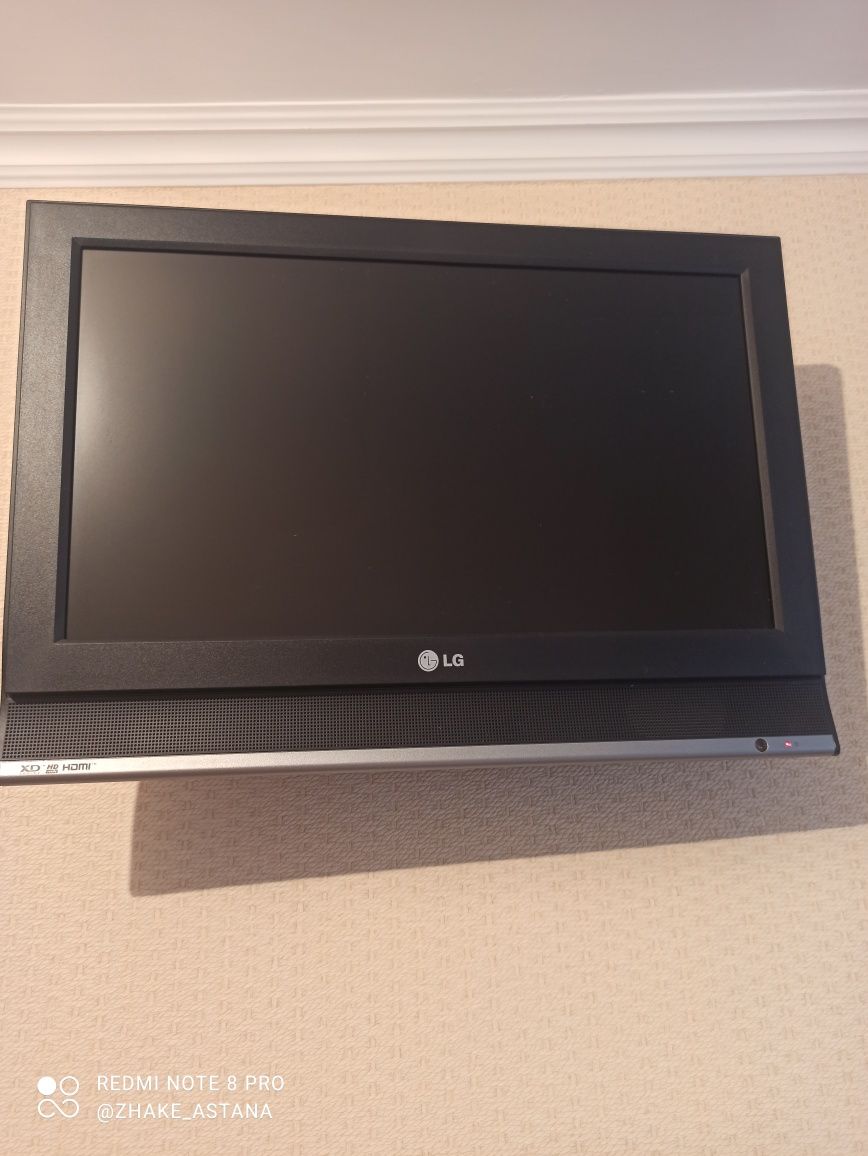 Срочно продается телевизор LG в рабочем состоянии. Имеется кронштейн.