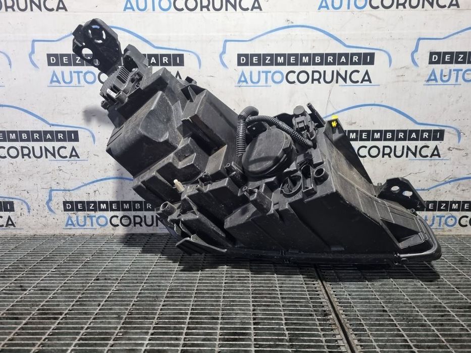 Far Stanga Peugeot 3008 II 2016 - 2020 SUV 4 Usi (1316) Fara xenon .P900851163276