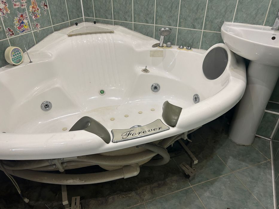 Продается рабочая ванна-джакузи Б/У