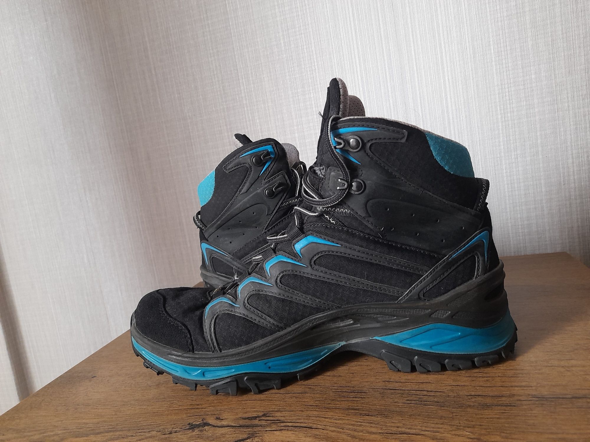 LOWA INNOX gtx gore tex обувки 43 номер.