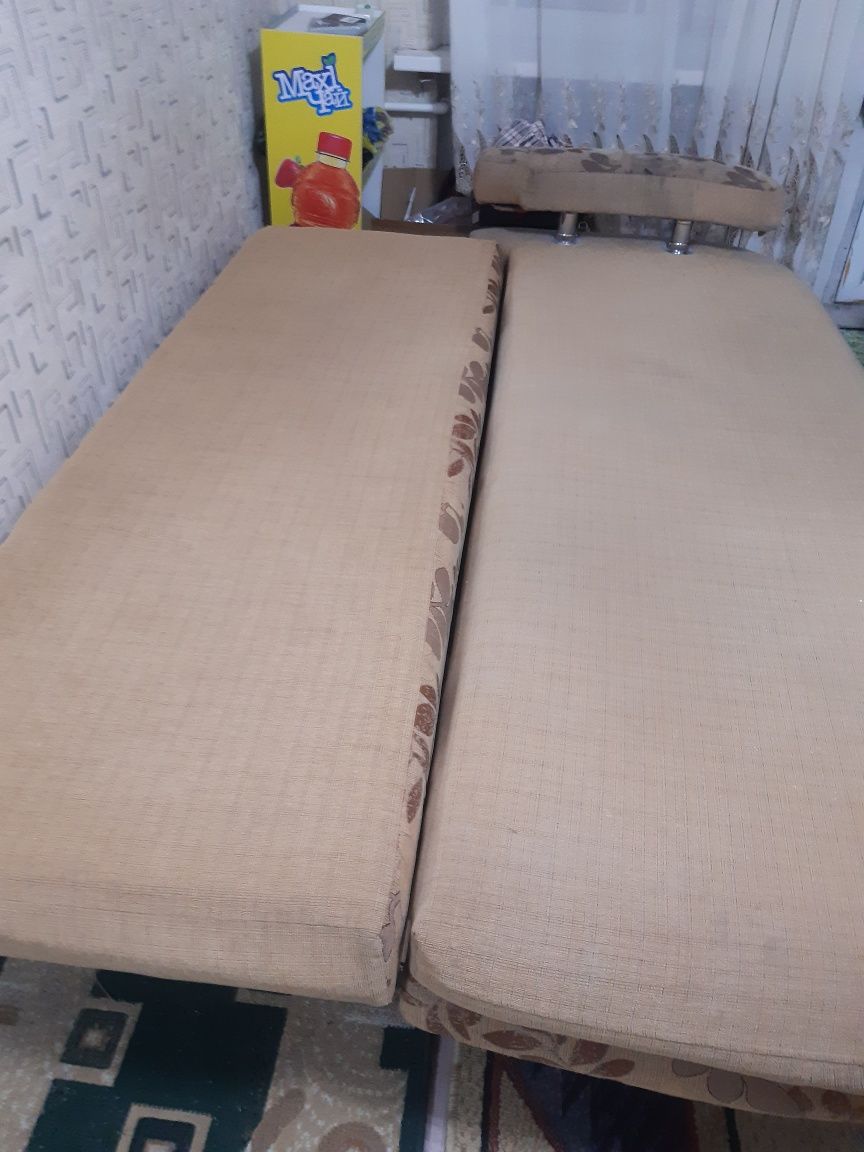 Продаётся; диван тахта,