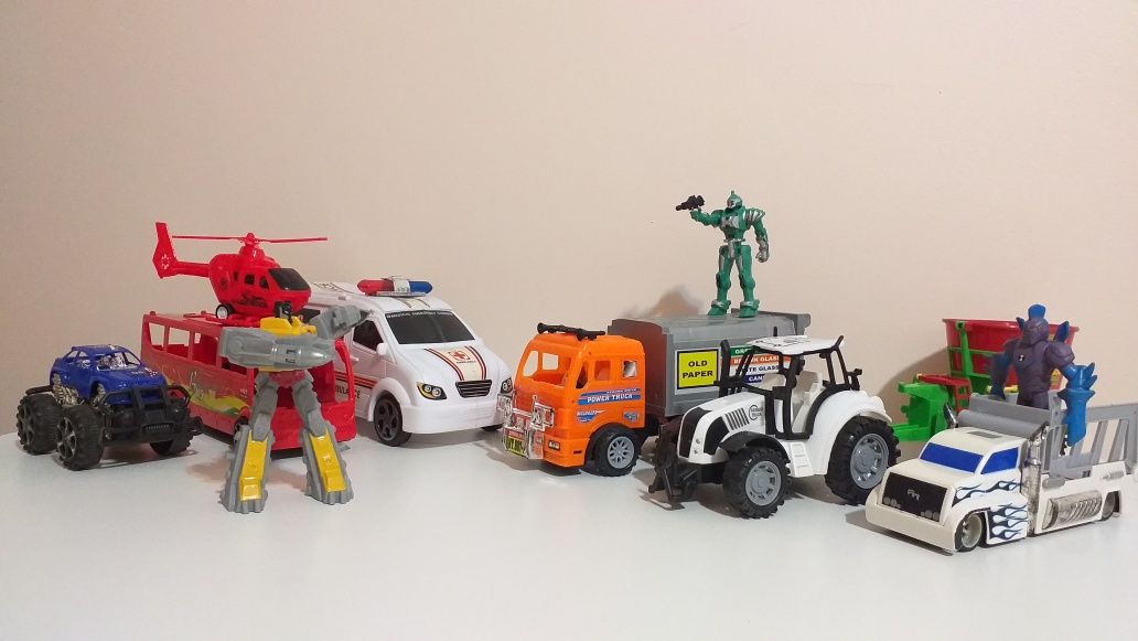 lot diverse jucarii figurine transformers robotei camioane masinute