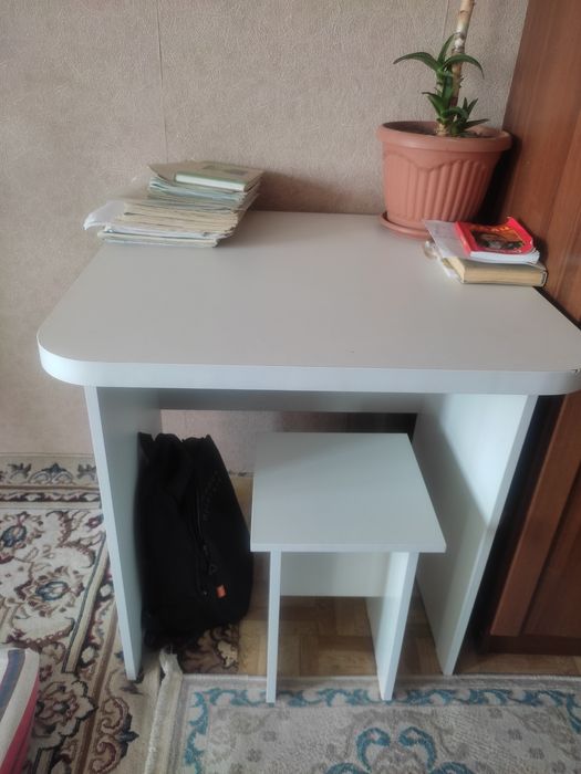 Стол для ученика.