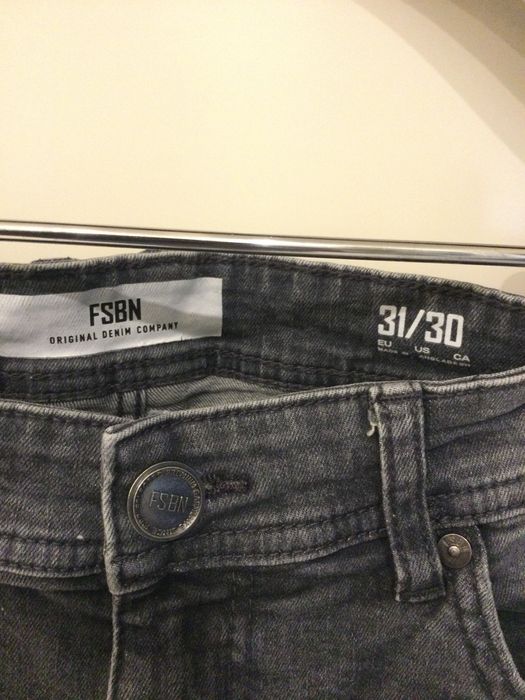 Vand blugi/ jeans barbati