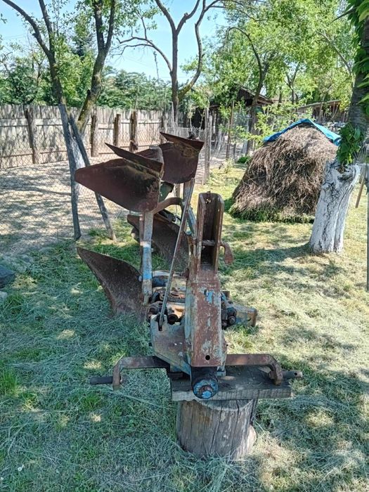 Vand fiat 780 cu incarcator frontal.