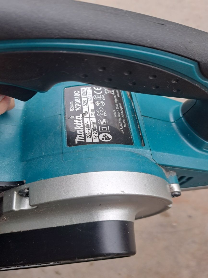 КосачЕлектрическо ренде MAKITA KP0810Cка акумулаторна Makita