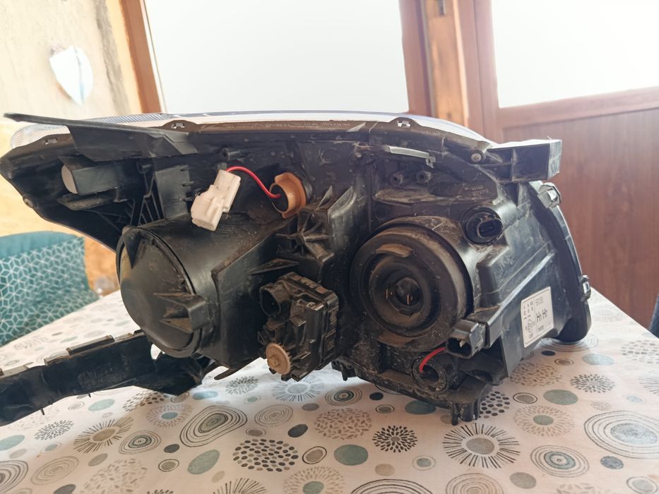 Фейслифтови фарове за Тойота Авенсис