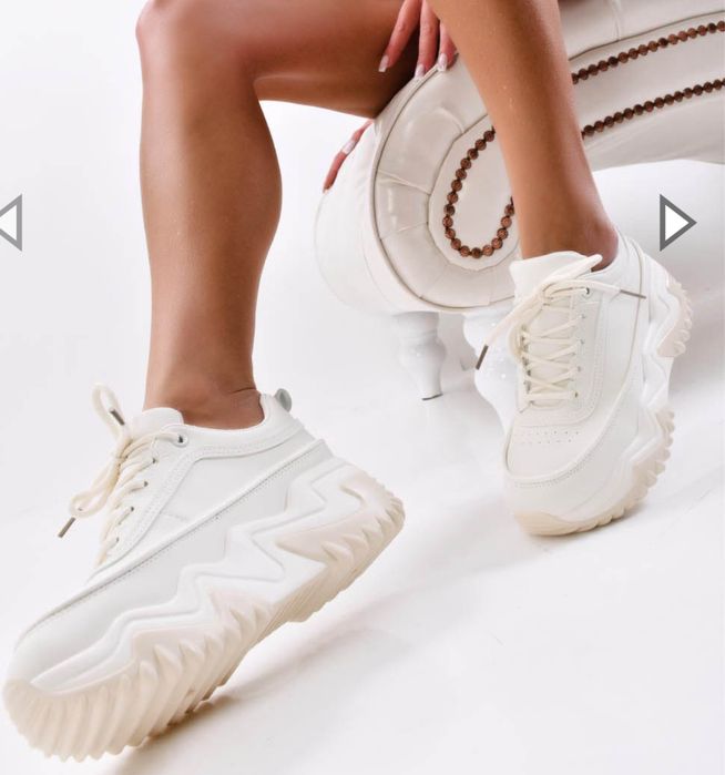 Дамски сникърси в бял цвят