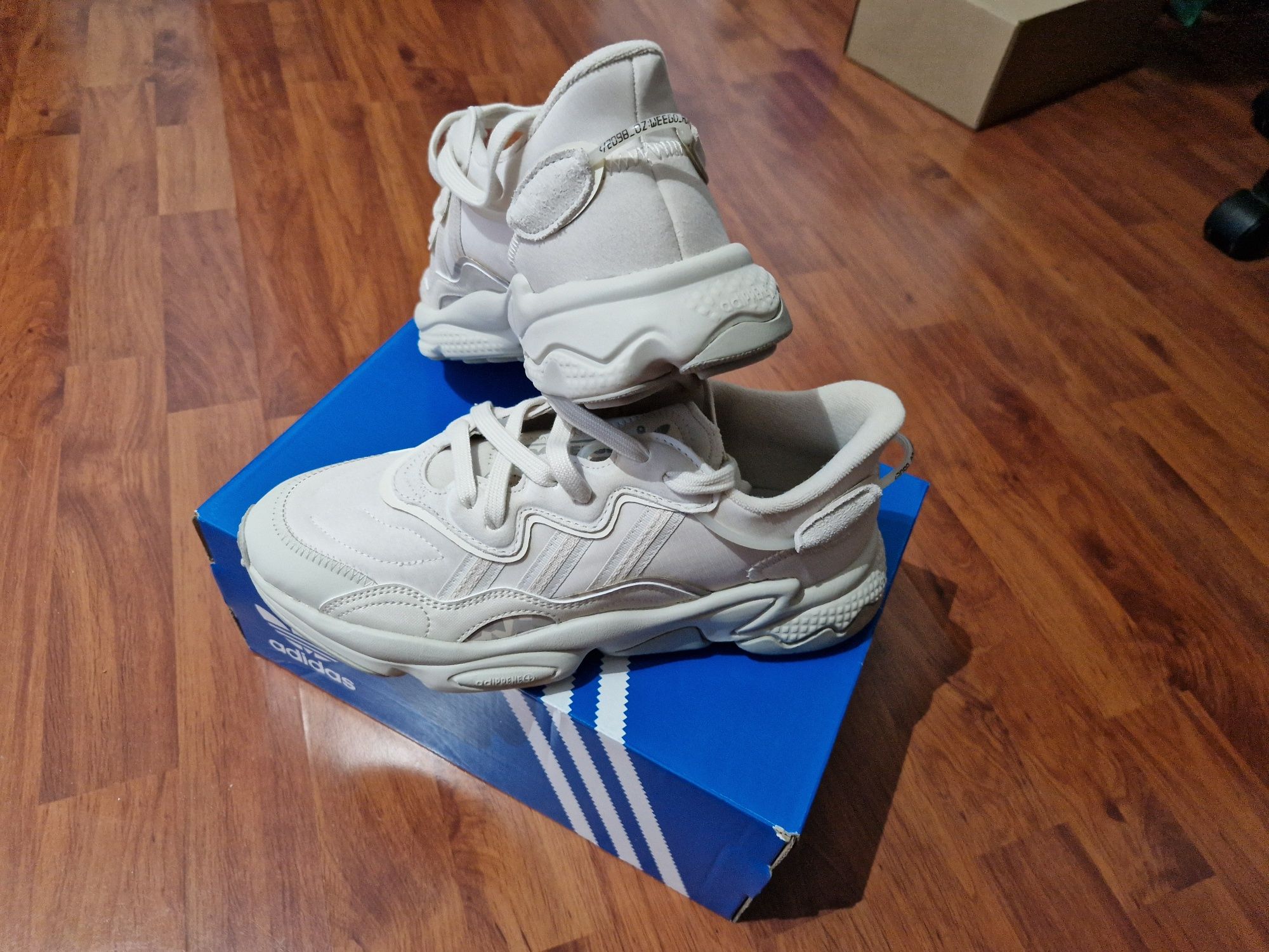 Adidas OZWEEGO GX3322 mărimea 44