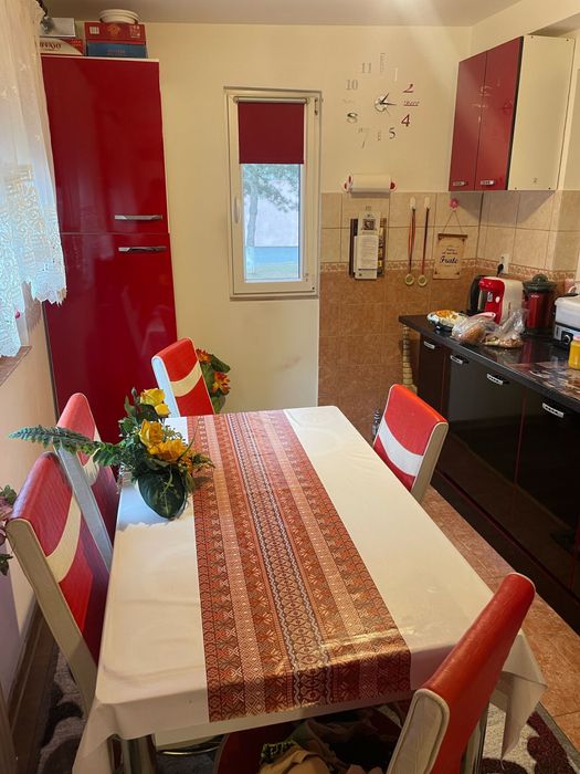 Vand apartament  3 camere