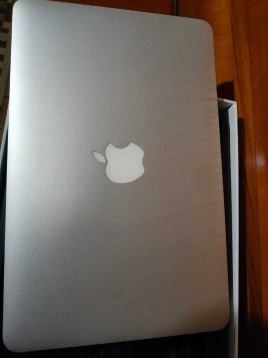 Продам MacBook Air (13 дюйм., конец 2015 г.) модель-A1465