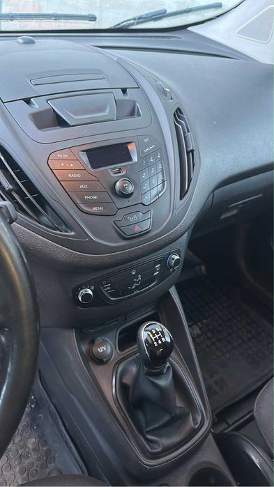 Vand / schimb ford transit curier