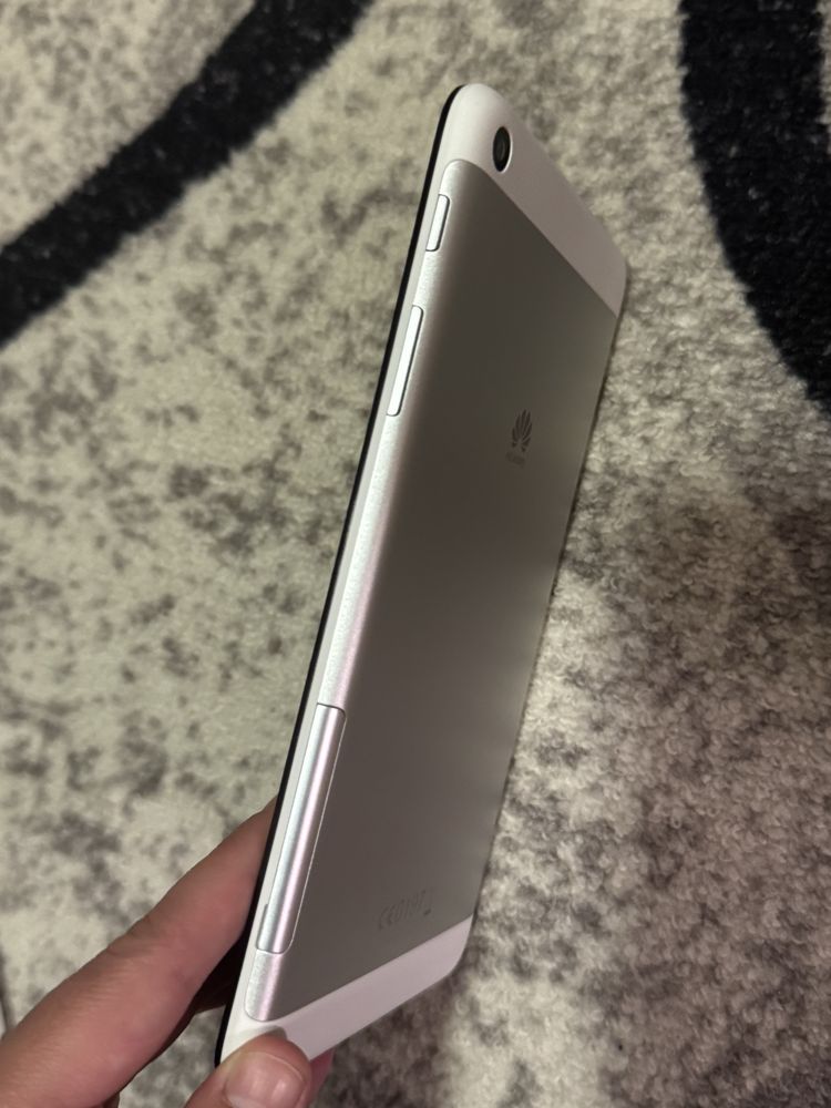 Таблет Huawei запазен