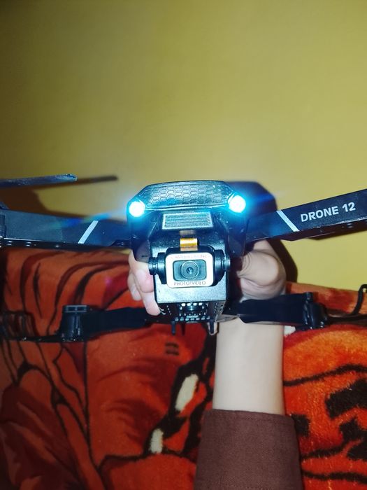 Vand drona se numește drona 12